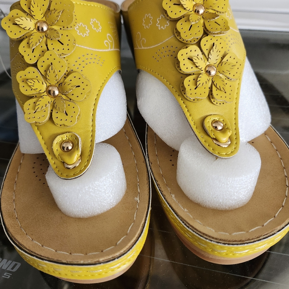 Athlefit yellow sandals